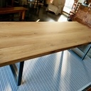 Une grande table en chêne