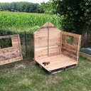 Cabane en bois de palettes
