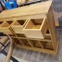 Un meuble d 'entrée pour chaussures en chêne massif ou enfilade