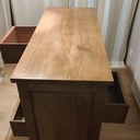 Commode à deux côtés