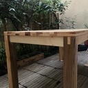 Table rustique à la main