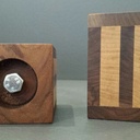 Une salière et une poivrière