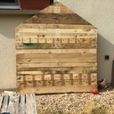 Cabane en bois de palettes