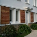 Des volets coulissants réalisés à la main.