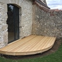 Une petite terrasse arrondie