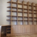 Bibliothèque et coin bureau