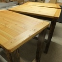 Mange-debouts et ses tabourets