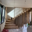 Escalier contemporain sans limon assemblé en queues droites