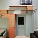 Le Meuble suspendu au dessus du Canapé