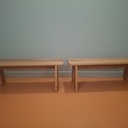 Deux bancs pour enfants