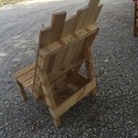 Chaise rustique à un seul accoudoir