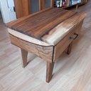 Une table de chevet