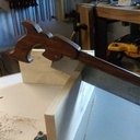 Une poignée pour scie a Dos