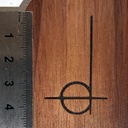 La marque laissée. C'est un "D" et la note de musique "do" en même temps.