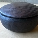 Petit bol en bois brûlé et son couvercle