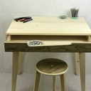 Bureau d'enfant et son tabouret en bois de récupération