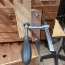 Support pour peigne a queue darronde