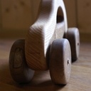 Petite voiture en bois