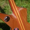 Sankanniversaire : guitare électrique Adrian Smith d'Iron Maiden