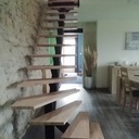 Escalier limon central acier