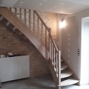 Escalier un quart tournant en chêne sans contremarches