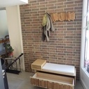 Meuble d'entrée - banc, chaussures, clefs, manteaux.