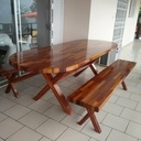 Table et bancs en lamellé collé multi essences.