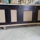 La scie est escamotée, laissant place à un grand plan de travail