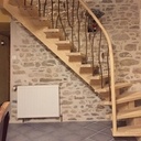 Escalier avec main-courante débillardée plongeante