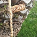 Bâton de marche heureux qui comme Ulysse