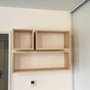 Petit bureau et ses étagères cubes flotantes