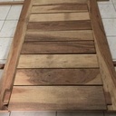 Porta pivotante em cedro