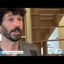 Ce virtuose du ciseau à bois donne naissance à des meubles qui sont des œuvres d'art