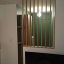 Placard d'entrée avec son petit banc-coffre à chaussures