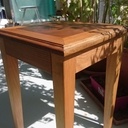 Petit tabouret avec assise plaquée