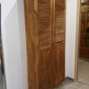 Meuble suspendu, portes persiennes