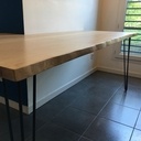Table au plateau brut et 3 pieds épingles
