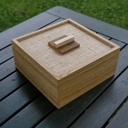 Boîte en raffia, chêne et érable sycomore