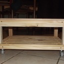 Petite tablette à roulettes