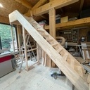 ESCALIER AVEC RAMBARDE EN HEVEA