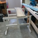 Des tréteaux avec cale martyr (idéal pour le délignage).