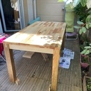 Table rustique à la main