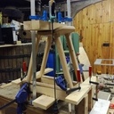 Petit tabouret assise courbe