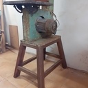 Piétement scie à ruban en arêtier