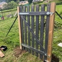 Une série de portes et portail en palettes