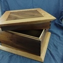 Coffret à queues d'arondes en noyer et chêne