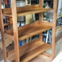 Une étagère en chêne