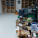 Un mur de rangements pour machines et consommables dans l'atelier!