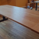 Plateau de bureau avec alèses et chevilles à la tire