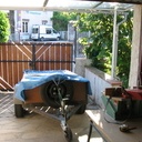 Portail devant l'atelier.